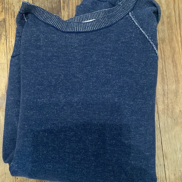 Soft comfy vintage fit american eagle sweatshirt - Picture 4 of 4